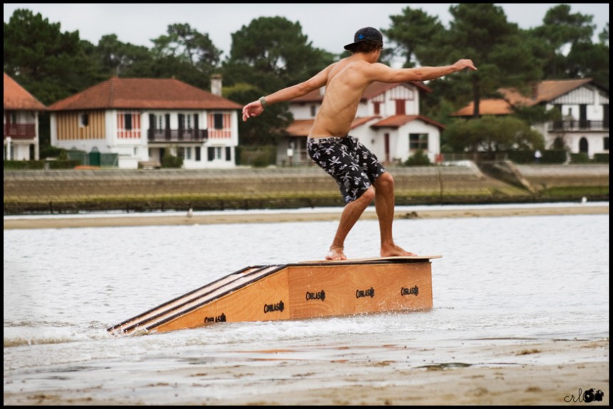 skimboard boardslide